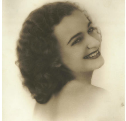 Stella Sierra joven